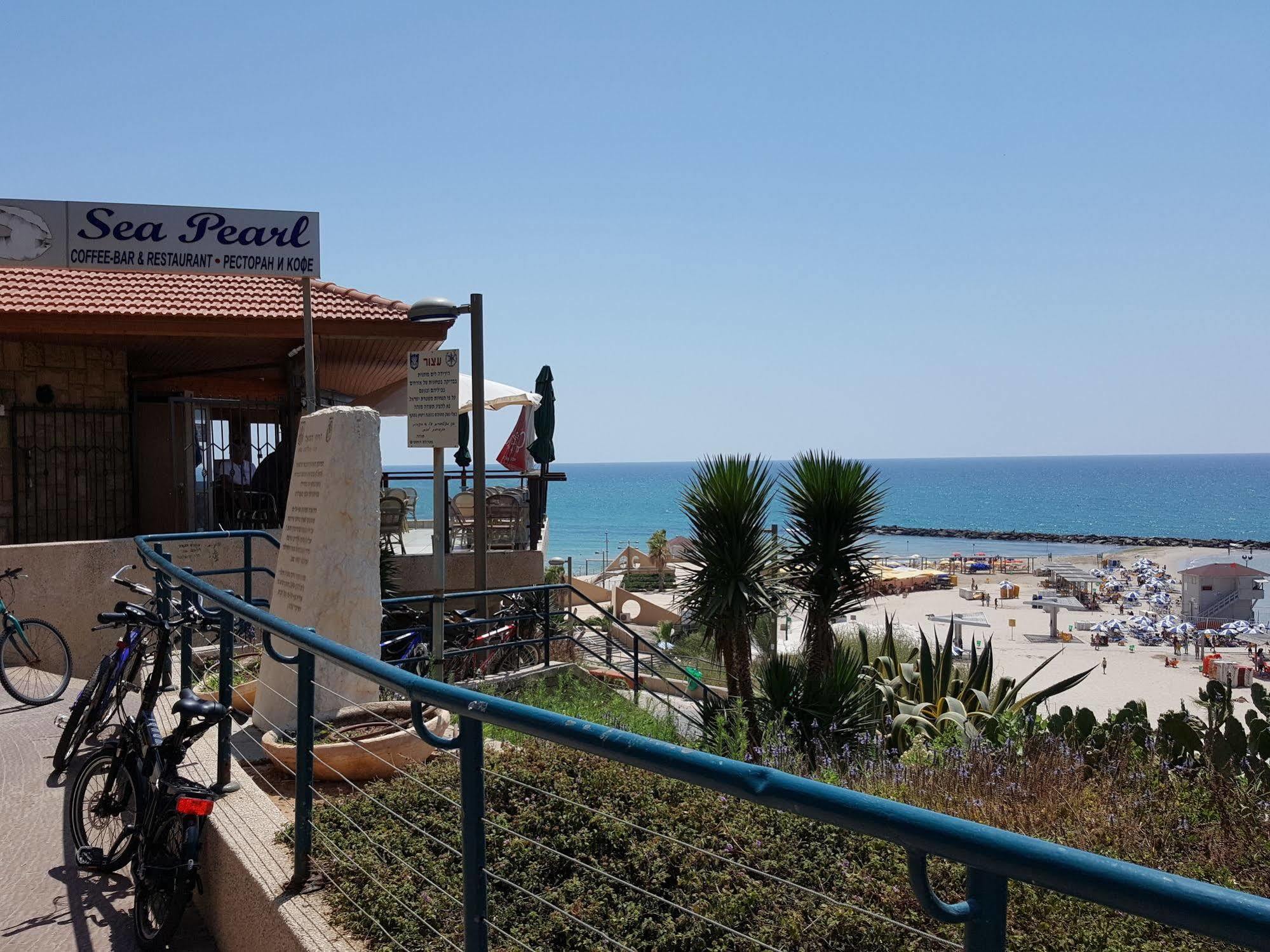 Netanya Motel Pierre Esterno foto