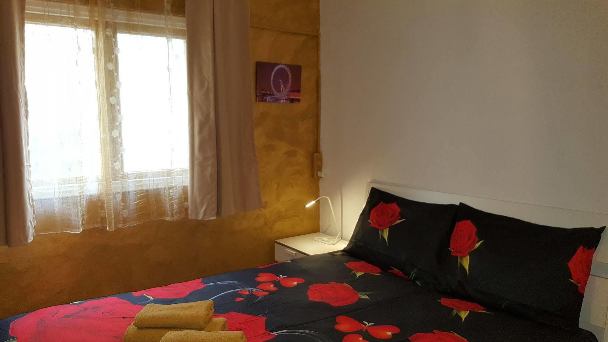 Netanya Motel Pierre Esterno foto