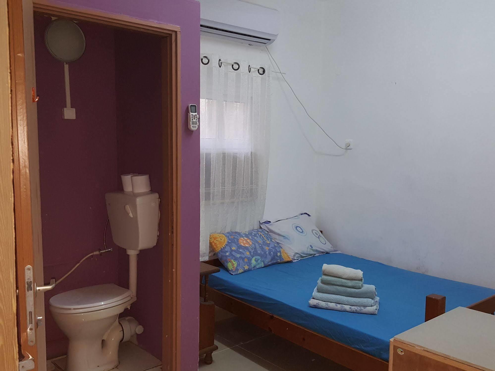 Netanya Motel Pierre Esterno foto