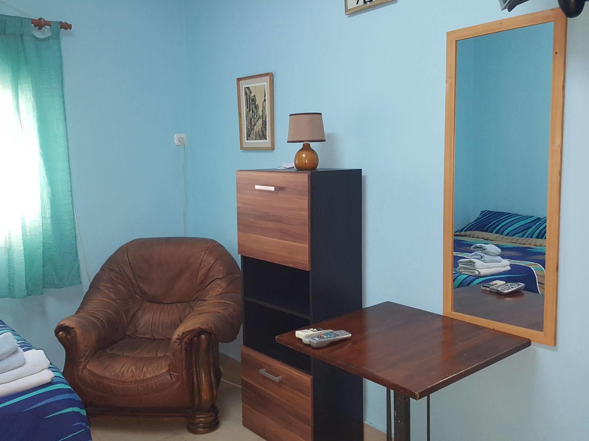 Netanya Motel Pierre Esterno foto