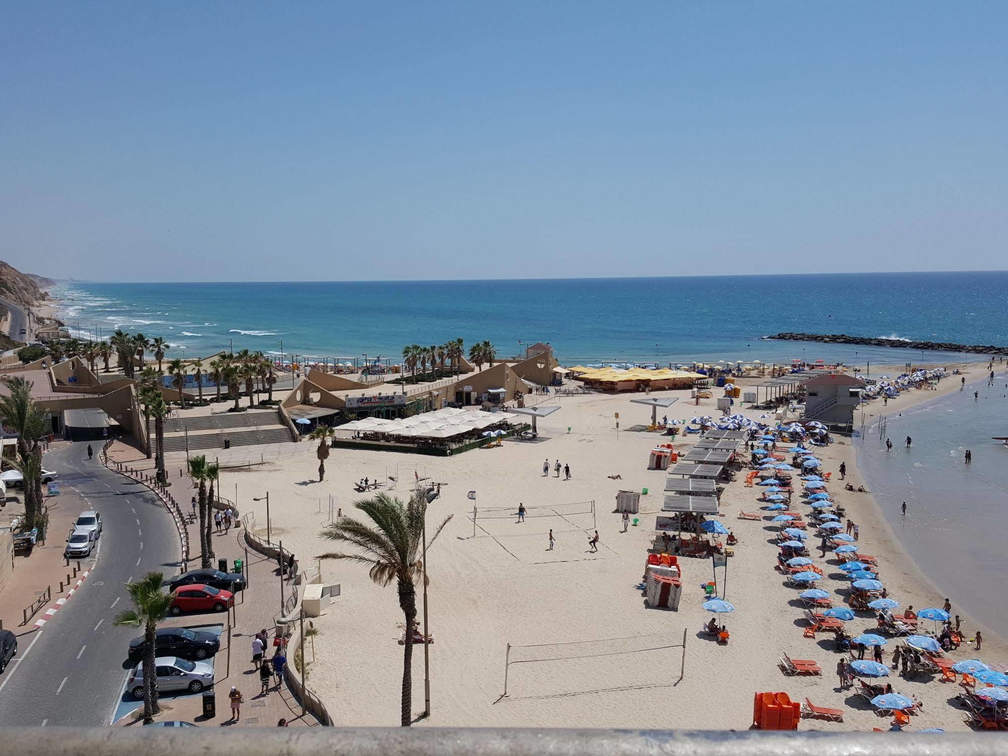 Netanya Motel Pierre Esterno foto